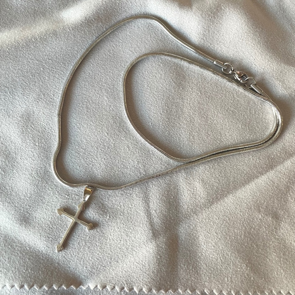 925 Sterling Silver Gothic Cross and Necklace